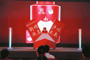 商场外墙广告巨幅是什么材质？