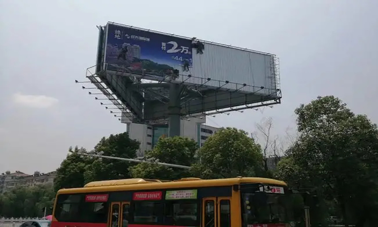 成都广告牌厂家：三面翻广告牌常见故障及解决